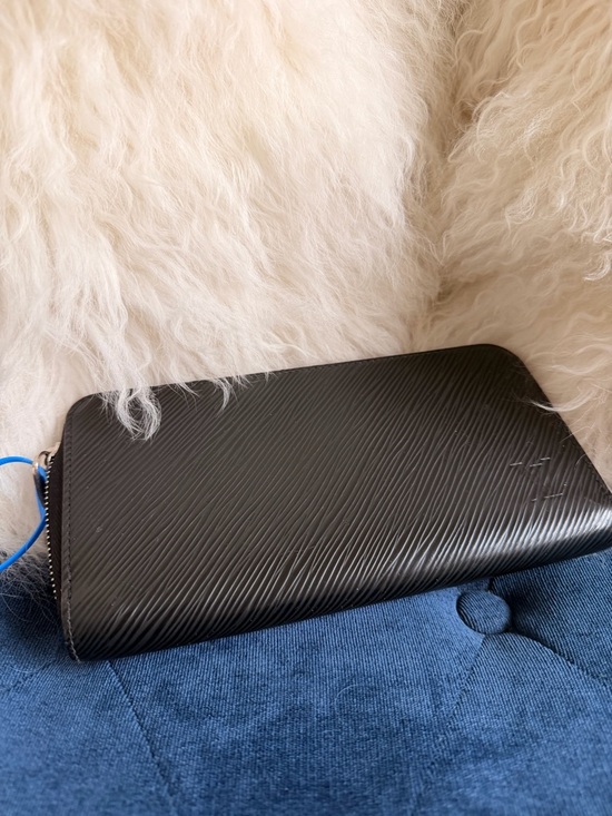 Louis Vuitton Handbags - Louis vuitton Epi zippy wallet